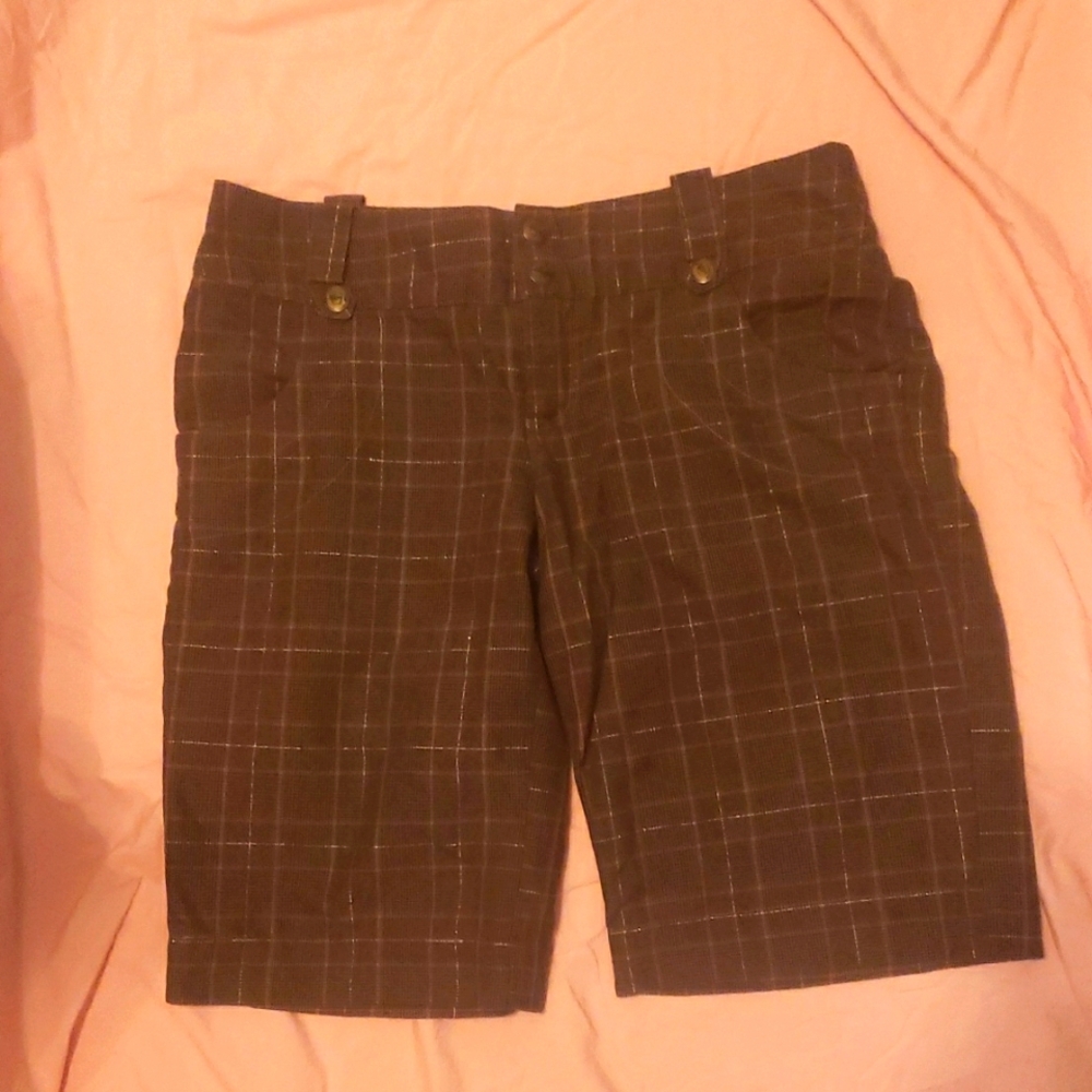 Nori Brown Plaid Long Ladies Shorts 9 EUC